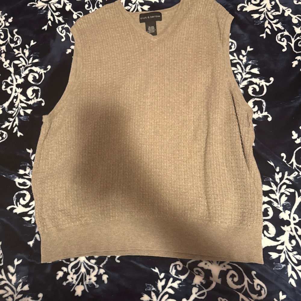 croft & barrow Men's Beige/Tan V-Neck Sleeveless Sweater Vest